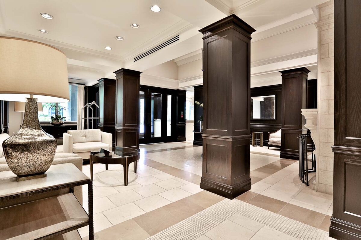 20 Scrivener Square Suite 811 in Rosedale, Toronto