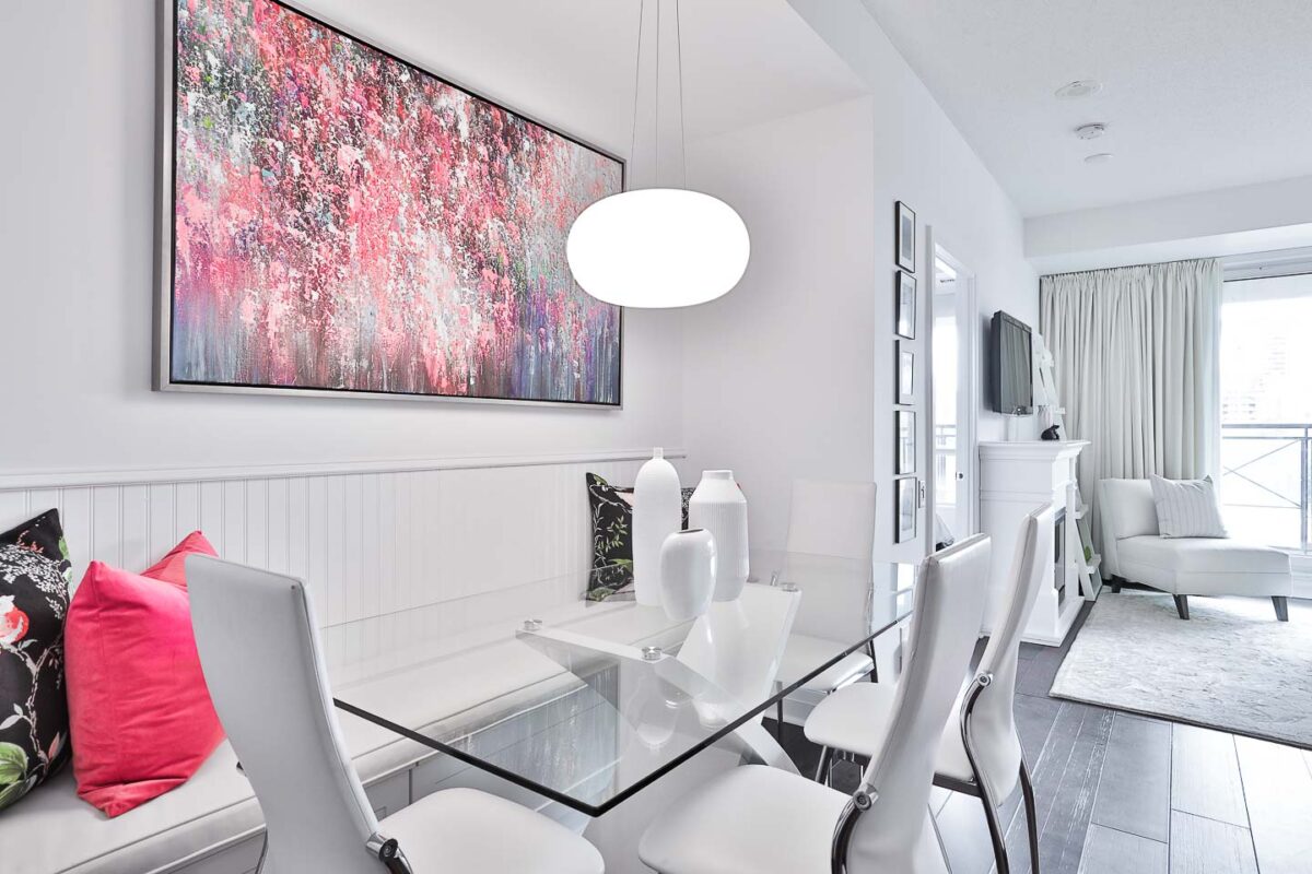 20 Scrivener Square Suite 811 in Rosedale, Toronto